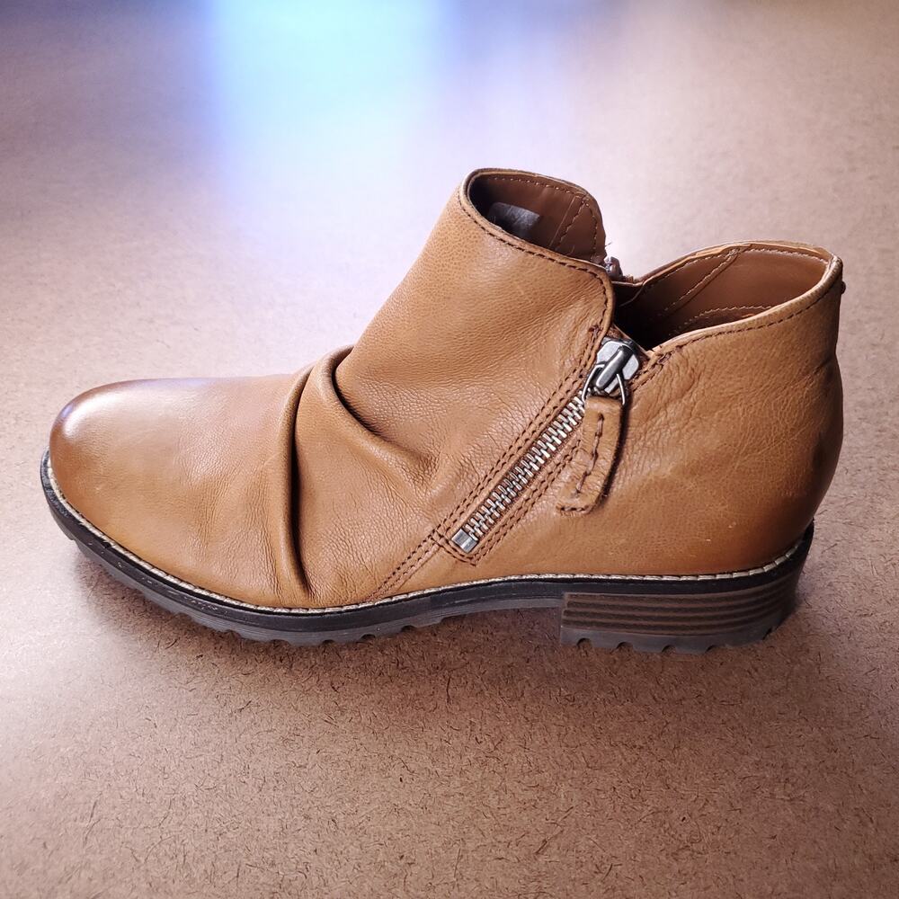 Clarks Clarkwell Leather Zip Ankle Boots Women 7M Tan Low Block Heel Casual - Picture 10 of 10